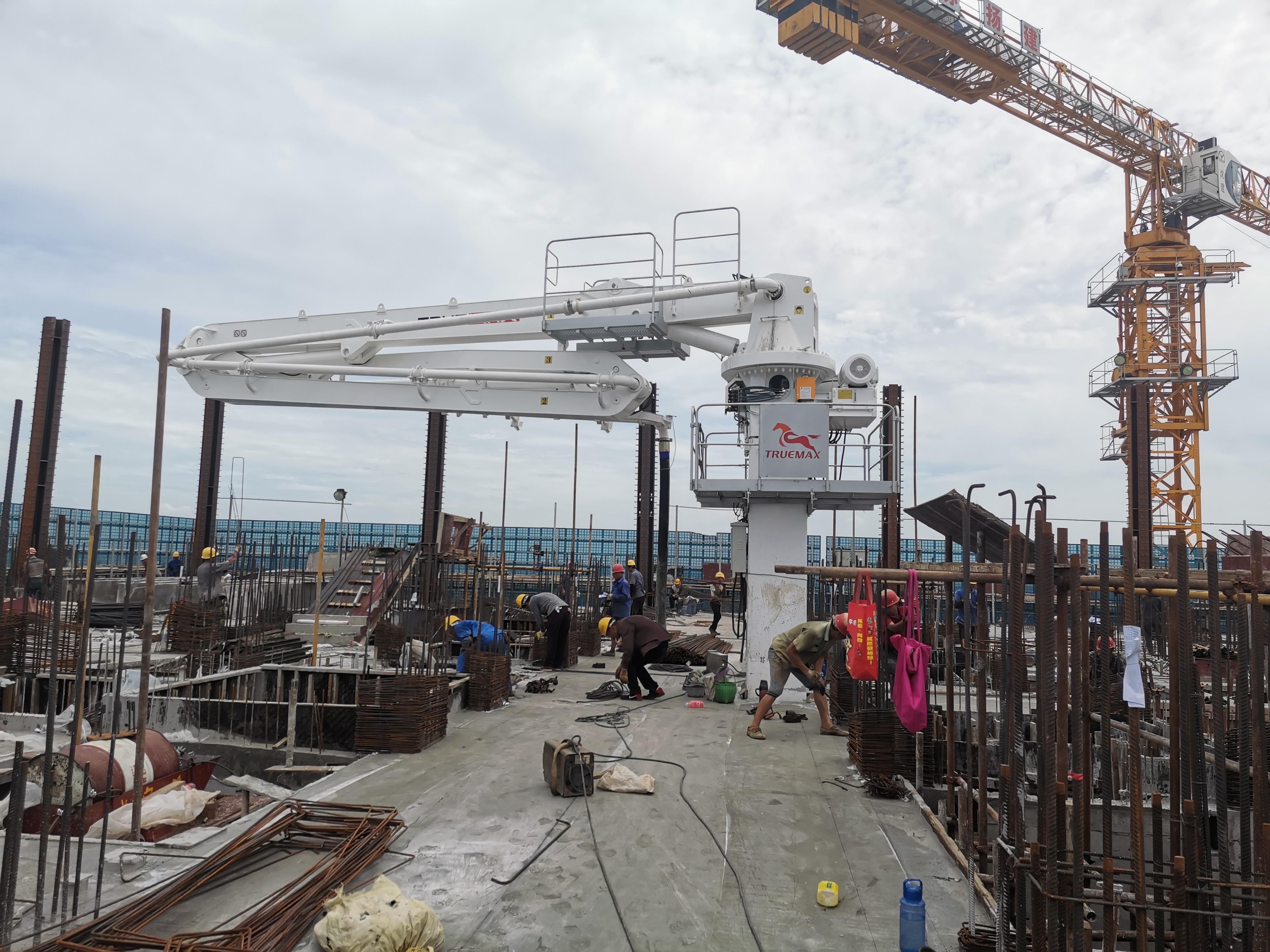 內(nèi)爬式液壓布料機(jī) 內(nèi)爬式液壓布料機(jī)