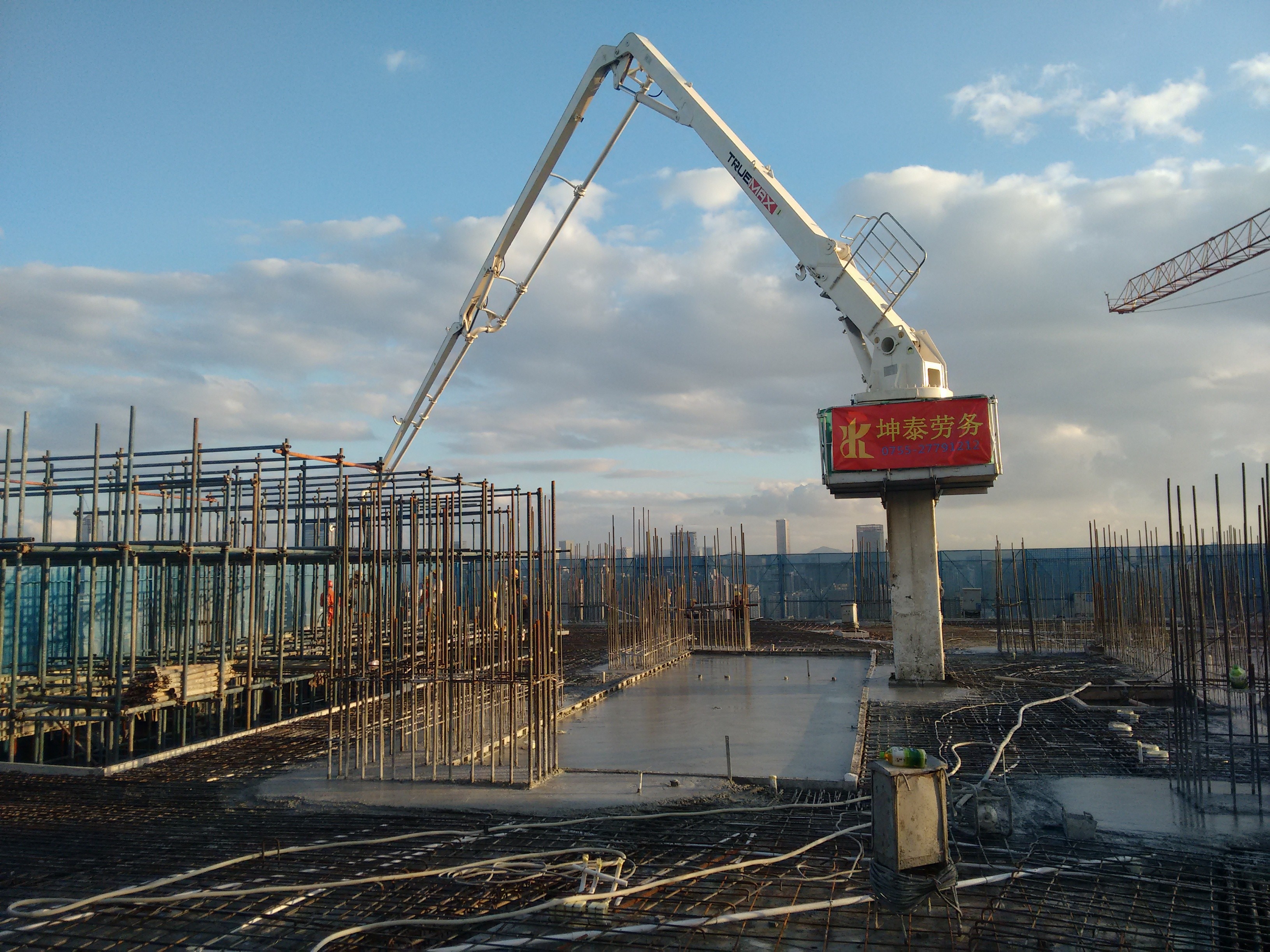 內(nèi)爬式液壓布料機